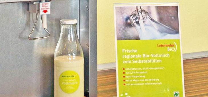 Milchtankstelle mit Lobetaler Bio-Vollmilch in Berlin Prenzlauer Berg
